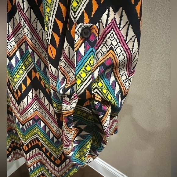 SIGNATURE STUDIO Colorful Print Blouse with buttoned sleeves(permanent), EUC! - Picture 4 of 6